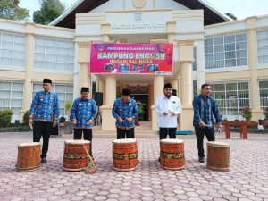 Bupati Resmikan Kampung English Balingka, Leonardy: Mari Kita Dukung Bersama Pengembangannya