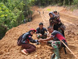FKPPI Ikut Serta Bantu Satgas TMMD Pessel Dalam Penghijauan