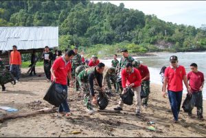 Tim Satgas TMMD Bersih-bersih Pantai Sungai Nipah Pessel 