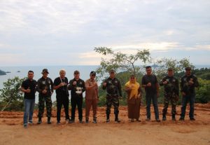 Bersama Dansatgas TMMD 0311 Pessel, Dinas PU-PR Tinjau Pembukaan Jalan TMMD ke-115