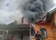 Satgas TMMD Pessel Bantu Padamkan Api Rumah Warga yang Terbakar 