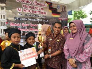SDN 06 ATTS Juara I Lomba Randai Se-Kota Bukittinggi