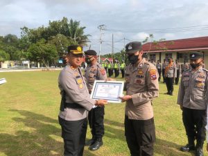 12 Personel Polres Dharmasraya diganjar Penghargaan dari Kapolres AKBP Nurhadiansyah