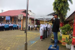 Ketua PRSI Dharmasraya Syaiful Hanif Jadi Pembina Upacara di SMP N 01 Pulau Punjuang