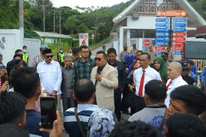 Tegak Membela Pekerja yang DiPHK, Bupati Solok Meradang dan Sentil Gubernur
