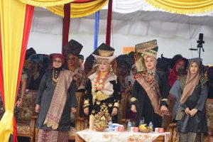 Momen Bersejarah, Dewi Sutan Riska Ikuti Kongres Bundo Kanduang se-Dunia