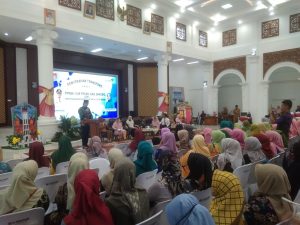 Dinas P3APPKB Kota Bukittinggi Serahkan Honor Kader