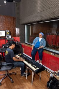 Bumiy Kembali ke Jalur Musik dan Kenalkan “Rasa” Lewat Performa Apik