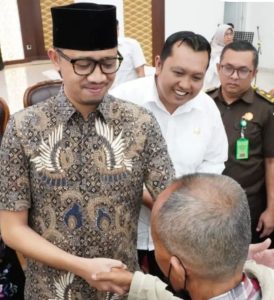 Wako Erman Safar Bagikan BLT Penanganan Dampak Inflasi Sumbar