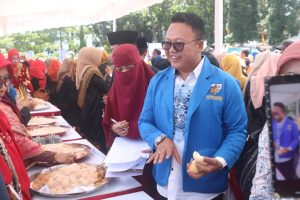 Pemko Bersama KNPI Bukittinggi Pecahkan Rekor MURI Pembuatan Kue Inti Terbanyak