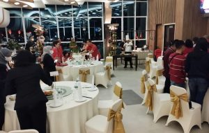 Makan Malam Spesial Tahun Baru Imlek di Hotel Santika Bukittinggi