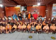 Galakan Gerakan Berkirim Surat, Murid SDN 02 Percontohan Kota Bukittinggi Datangi Kantor Pos