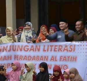 Nevi Zuairina Lakukan Kunjungan Literasi ke Rumah Peradaban Al Fatih Pasaman Barat