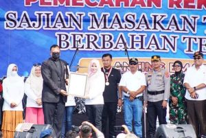Dharmasraya Catat Rekor MURI Gunakan 11. 790 Butir Telur Sebagai Bahan Masakan