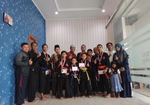 Atlet Hapkido Kota Bukittinggi Terima Bonus Dari Marfendi dan Ibnu Asis