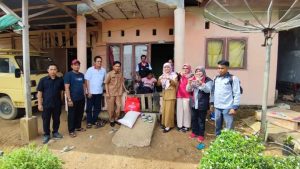Dinas Sosial P3APPKB Dharmasraya Bagikan Bantuan Sembako dan Alat Bantu ke Masyarakat