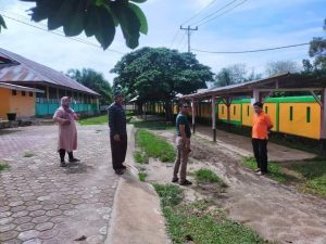 Tim Sarpras Disdik Sumbar Pantau Pemasangan Paving Blok Dana Pokir Anggota DPRD Sumbar  Syafrudin Putra