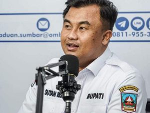 Sutan Riska Terima SPM Award dari Mendagri