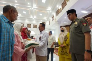 Pemko Bukittinggi Salurkan Bantuan Beras