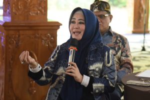 Lisda Hendrajoni Sebut Honor Tenaga Pendidik di Indonesia Masih Rendah