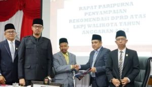 Pemko Bukittinggi Terima Rekomendasi LKPJ Wako Tahun 2022