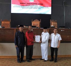 Melalui Rapat Paripurna, DPRD Kabupaten Dharmasraya Sampaikan Rekomendasi atas LKPj Bupati Tahun 2022