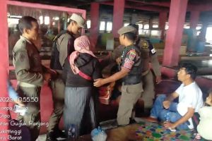 Pedagang Makanan Pelanggar Perda Ramadan Ditertibkan Satpol PP Bukittinggi