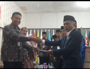 Konvoi Kendaraan Iringi Pendaftaran Bacaleg NasDem ke KPU Bukittinggi