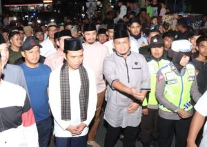 Bukittinggi Bershalawat Bersama UAS di Jam Gadang Dihadiri Ribuan Orang