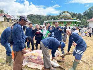Warga Tiga Jorong Terima Hewan Qurban Sumbangan dari Pabrik AQUA