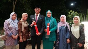 Wako dan Ketua TP PKK Bukittinggi Terima Penghargaan Manggala Karya Kencana 2023