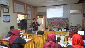 Tim PKM FIP UNP Bekali Perangkat Nagari Sariak Laweh Pengetahuan Digitalisasi