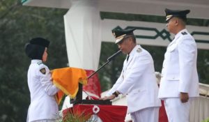Wawako Marfendi Pimpin Upacara Penurunan Bendera Pusaka Merah Putih