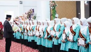 Wali Kota Bukittinggi Wisuda 477 Peserta Sekolah Keluarga