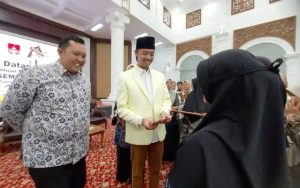 Wali Kota Bukittinggi Serahkan Bansos Sembako dan PKH Triwulan III untuk 3042 KPM Bukittinggi