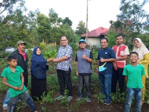 Pabrik AQUA Solok Bantu Petani Kembangkan Sistem Aquaponik, Hasil Panen Meningkat