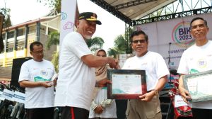 Pemko Bukittinggi Terima Penghargaan OJK