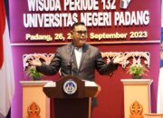 Bakar Semangat Wisudawan UNP, Epyardi Asda: Kunci Sukses Niat Untuk Orangtua