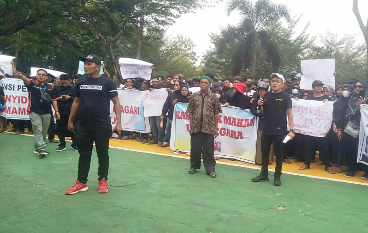 kejari dharmasraya dikepung