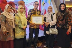 SDN 02 Percontohan Bukittinggi Terima Penghargaan Kementerian PPPA RI