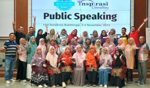 Guru dan Karyawan SMP Negeri 6 Kota Bukittinggi Ikuti Pelatihan Public Speaking 
