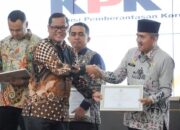 Pemkab Dharmasraya Terima Penghargaan dari Komisi Pemberantasan Korupsi