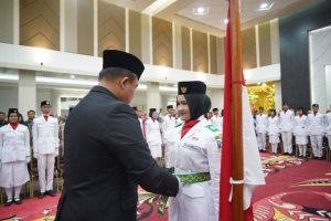 Sutan Riska Kukuhkan Paskibraka Dharmasraya