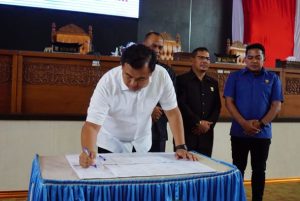 SUTAN RISKA HADIRI RAPAT PARIPURNA DPRD TENTANG PENETAPAN KUA-PPAS APBD-P 2023