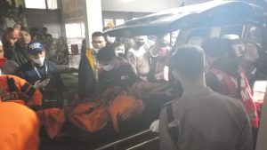 Bupati Solok Turunkan Tim BPBD dan Damkar Bantu Evakuasi Korban Erupsi Marapi