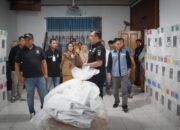 H-1 Pemungutan Suara Sutan Riska Tinjau Kesiapan Logistik Pemilu 2024