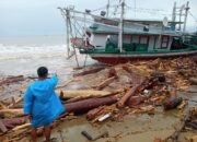 13 Unit Kapal Bagan Nelayan Sutera Pessel Hanyut Terseret Gelombang Pasang
