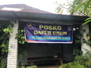 Bantu Korban Terdampak Banjir di Pesisir Selatan, Lisda Hendrajoni Dirikan Dapur Umum