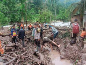 Korban Banjir Bandang dan Longsor Terus Bertambah di Pesisir Selatan, Ini Identitasnya