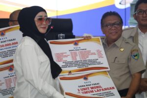 Respon Cepat, BNPB RI Serahkan Dana Siap Pakai Untuk Warga Terdampak Bencana di Pesisir Selatan